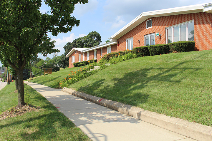 APERION CARE FOX RIVER nursing home in ELGIN, IL - Photo 3 of 10