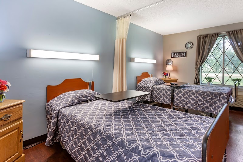 CARLINVILLE REHAB & HCC nursing home in CARLINVILLE, IL - Photo 3 of 5