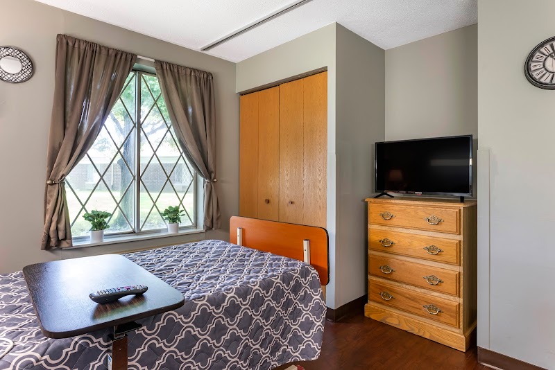 CARLINVILLE REHAB & HCC nursing home in CARLINVILLE, IL - Photo 4 of 5