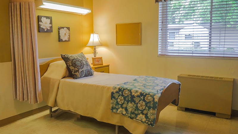 HIGHLAND HEALTH CARE CENTER nursing home in HIGHLAND, IL - Photo 2 of 5