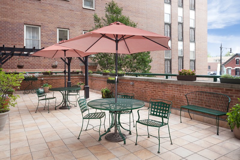 AVANTARA LINCOLN PARK nursing home in CHICAGO, IL - Photo 4 of 5