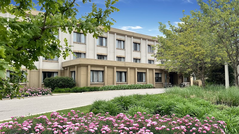 BELLA TERRA LOMBARD nursing home in LOMBARD, IL - Photo 2 of 5