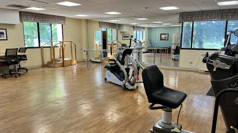 BELLA TERRA LOMBARD nursing home in LOMBARD, IL - Photo 4 of 5