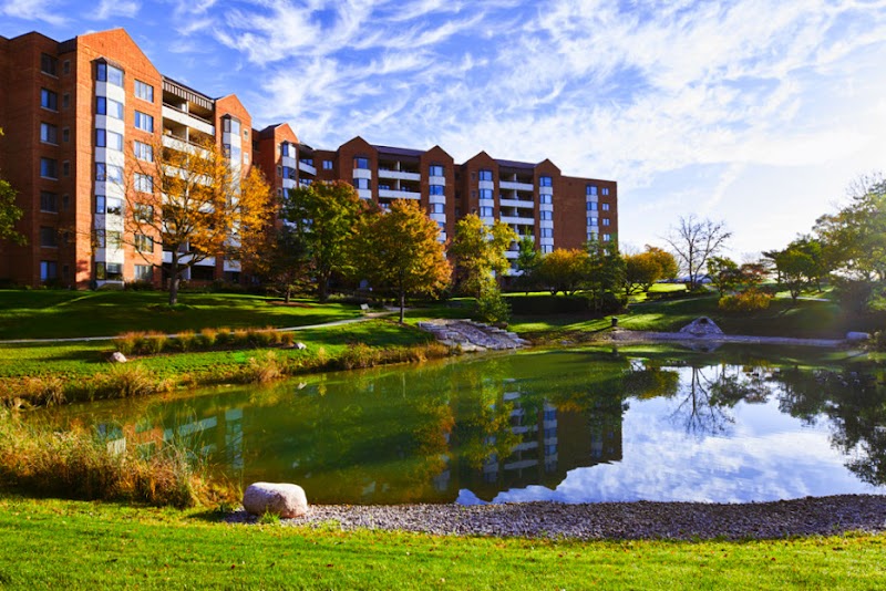 BEACON HILL nursing home in LOMBARD, IL - Photo 2 of 10
