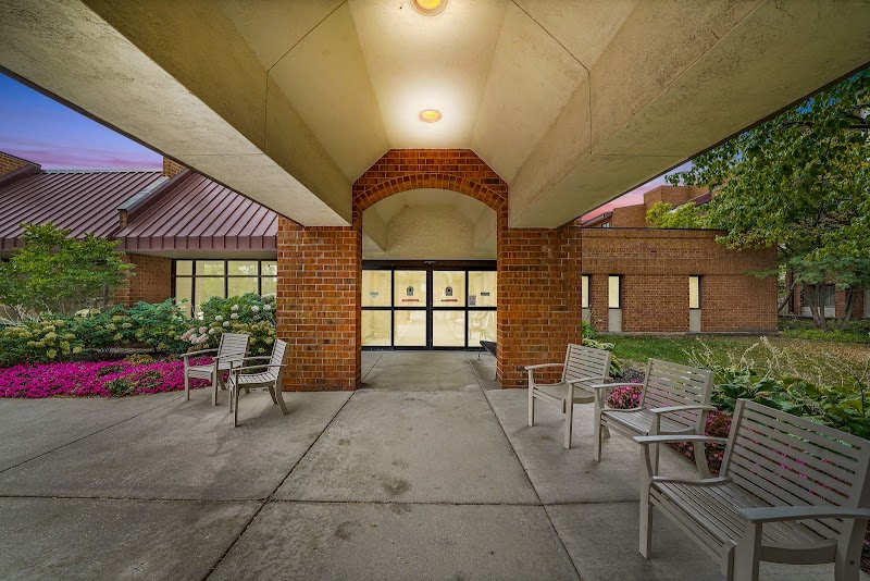 BEACON HILL nursing home in LOMBARD, IL - Photo 3 of 10