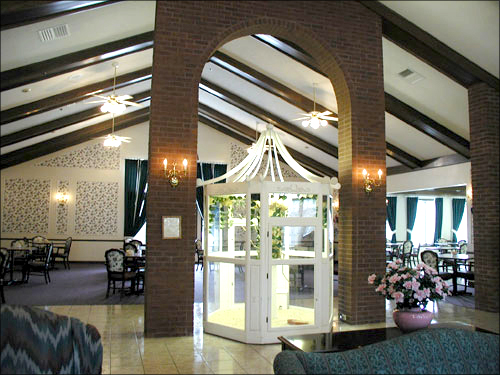 SEMINARY MANOR nursing home in GALESBURG, IL - Photo 5 of 5