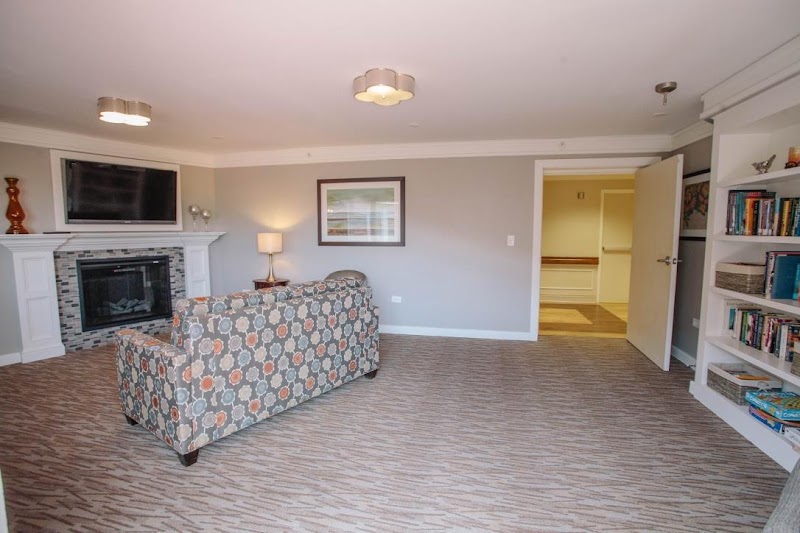 PEARL OF CRYSTAL LAKE, THE nursing home in CRYSTAL LAKE, IL - Photo 2 of 10