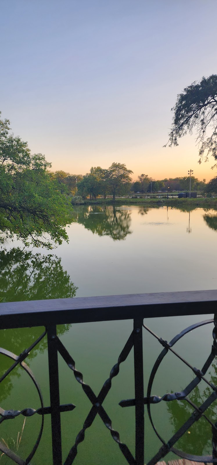 CALIFORNIA TERRACE nursing home in CHICAGO, IL - Photo 3 of 5