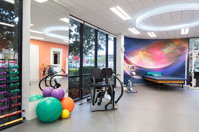 ASTORIA PLACE LIVING & REHAB nursing home in CHICAGO, IL - Photo 3 of 5