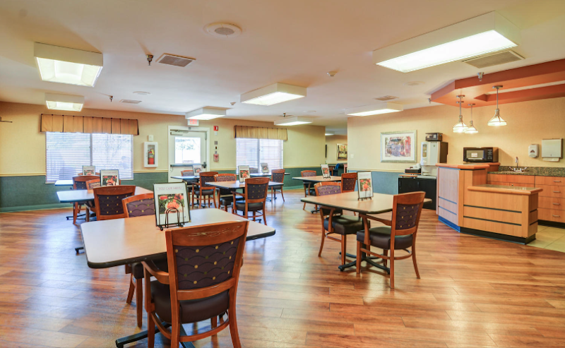 PEARL OF ELK GROVE, THE nursing home in ELK GROVE VILLAGE, IL - Photo 2 of 5