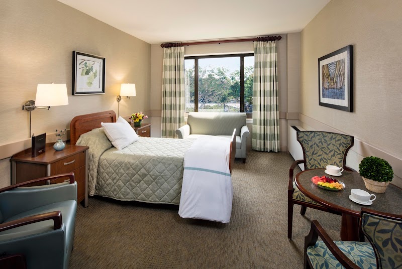 WHITEHALL OF DEERFIELD nursing home in DEERFIELD, IL - Photo 4 of 10