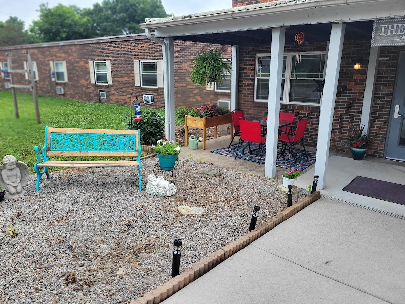 AXIOM HEALTHCARE OF ROSICLARE nursing home in ROSICLARE, IL - Photo 3 of 5