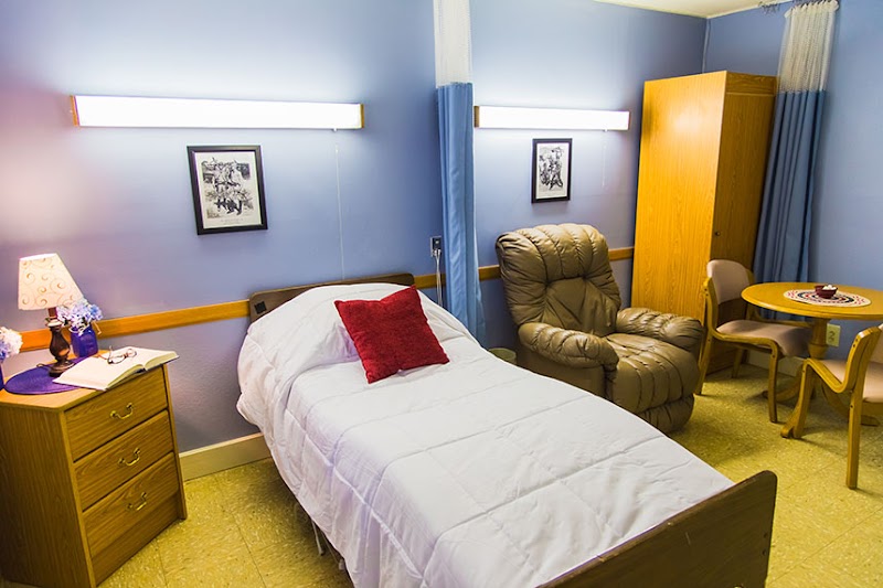 HALLMARK HC OF CARLINVILLE nursing home in CARLINVILLE, IL - Photo 2 of 5