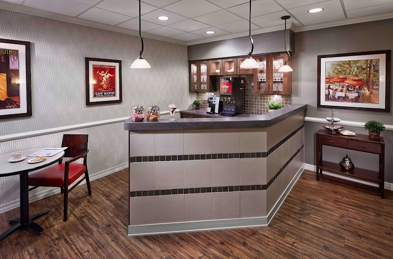 ALDEN ESTATES OF NORTHMOOR nursing home in CHICAGO, IL - Photo 3 of 5