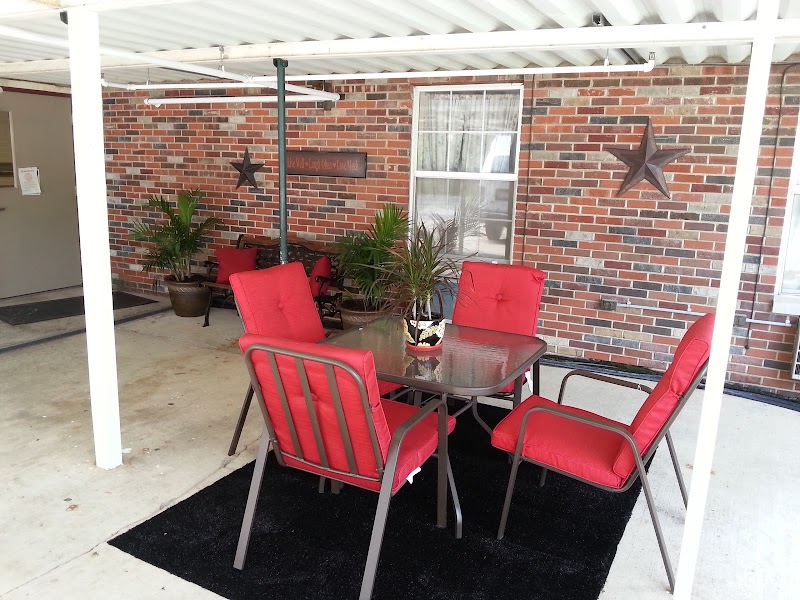 VANDALIA HEALTHCARE & SENIOR LIVING nursing home in VANDALIA, IL - Photo 3 of 5