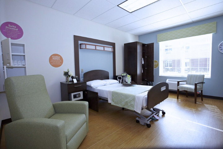 HEALTHBRIDGE OF ARLINGTON HTS nursing home in ARLINGTON HEIGHTS, IL - Photo 4 of 10