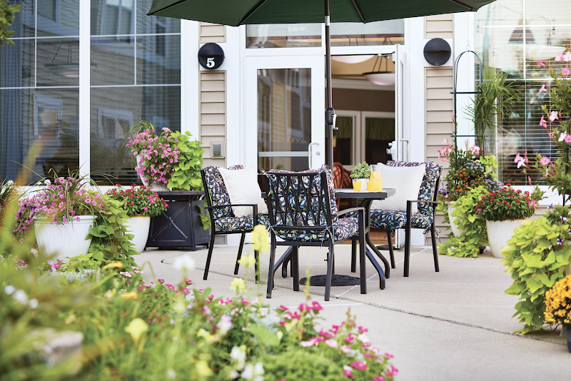 LUTHER OAKS nursing home in BLOOMINGTON, IL - Photo 2 of 10