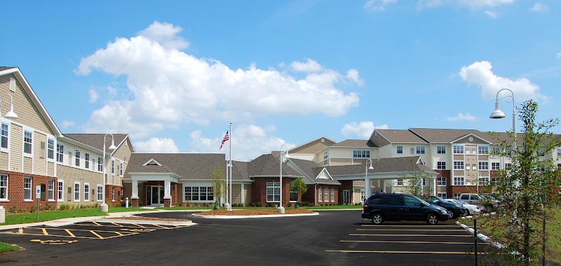 LUTHER OAKS nursing home in BLOOMINGTON, IL - Photo 3 of 10