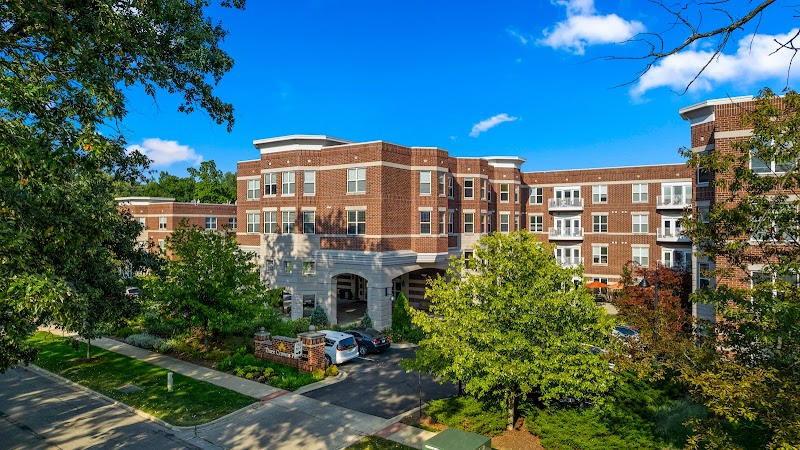 THREE CROWNS PARK nursing home in EVANSTON, IL - Photo 2 of 10