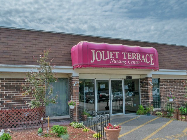 JOLIET TERRACE nursing home in JOLIET, IL - Photo 3 of 5