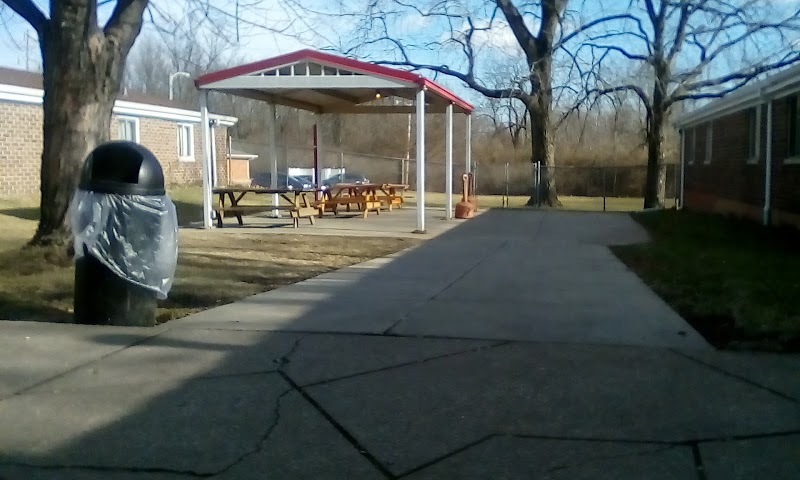 SHARON HEALTH CARE PINES nursing home in PEORIA, IL - Photo 2 of 5