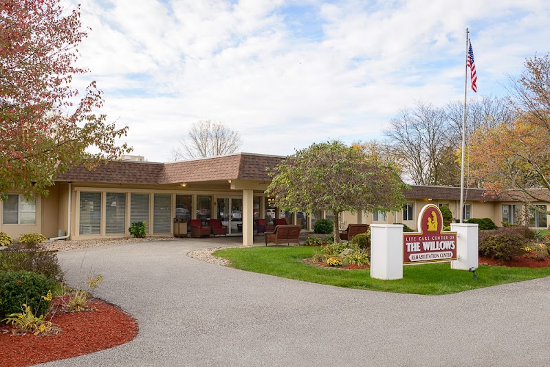LIFE CARE CENTER OF THE WILLOWS nursing home in VALPARAISO, IN - Photo 2 of 5