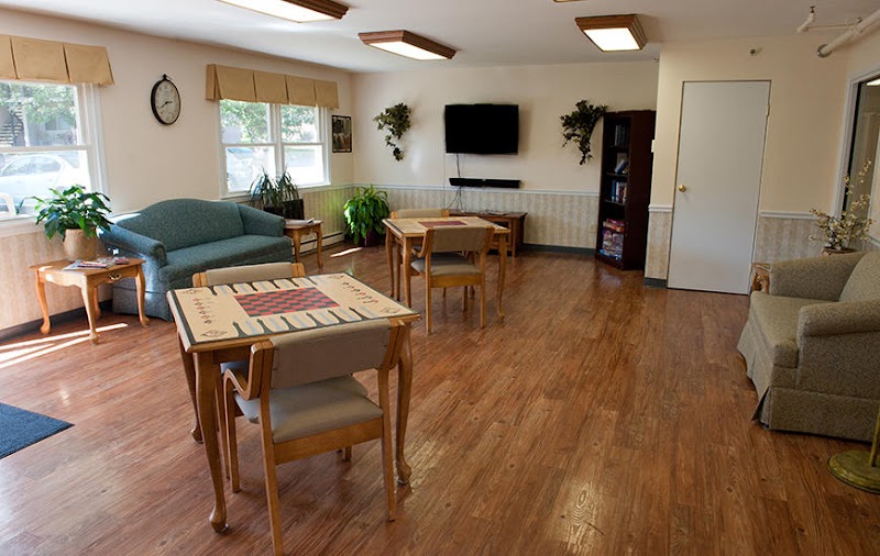 GLENBROOK REHABILITATION & SKILLED NURSING CENTER nursing home in FORT WAYNE, IN - Photo 4 of 10