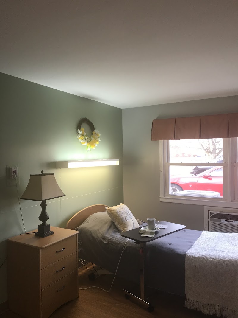 GLENBROOK REHABILITATION & SKILLED NURSING CENTER nursing home in FORT WAYNE, IN - Photo 5 of 10