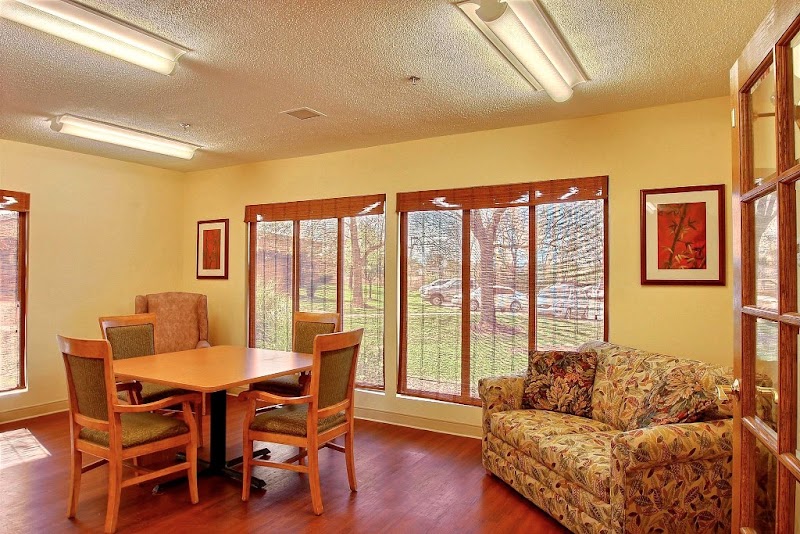 GREENWOOD HEALTHCARE CENTER nursing home in GREENWOOD, IN - Photo 5 of 10