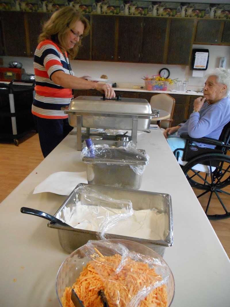 YORKTOWN MANOR nursing home in YORKTOWN, IN - Photo 4 of 10