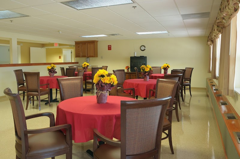 LIFE CARE CENTER OF FORT WAYNE nursing home in FORT WAYNE, IN - Photo 3 of 9