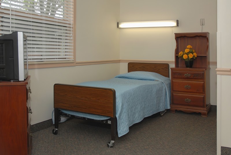 LIFE CARE CENTER OF FORT WAYNE nursing home in FORT WAYNE, IN - Photo 4 of 9