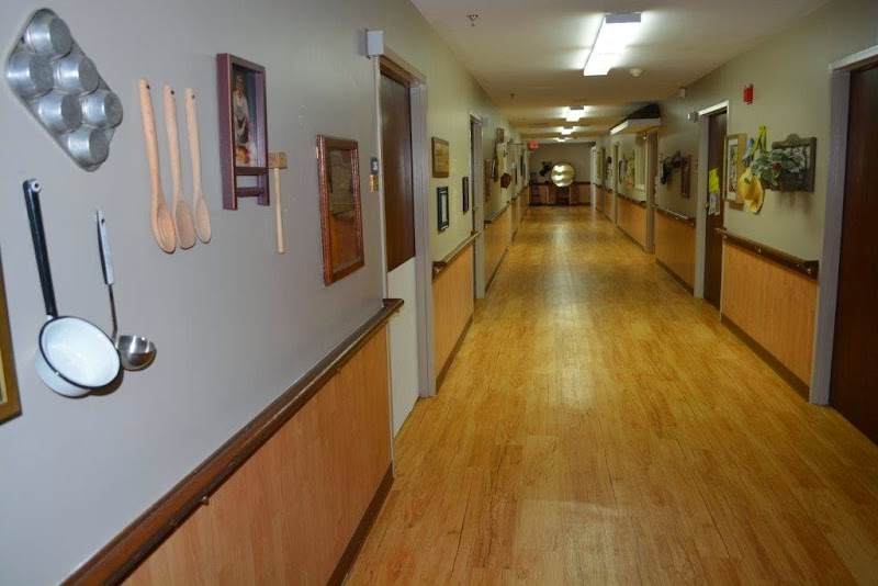 CLINTON GARDENS nursing home in CLINTON, IN - Photo 4 of 10