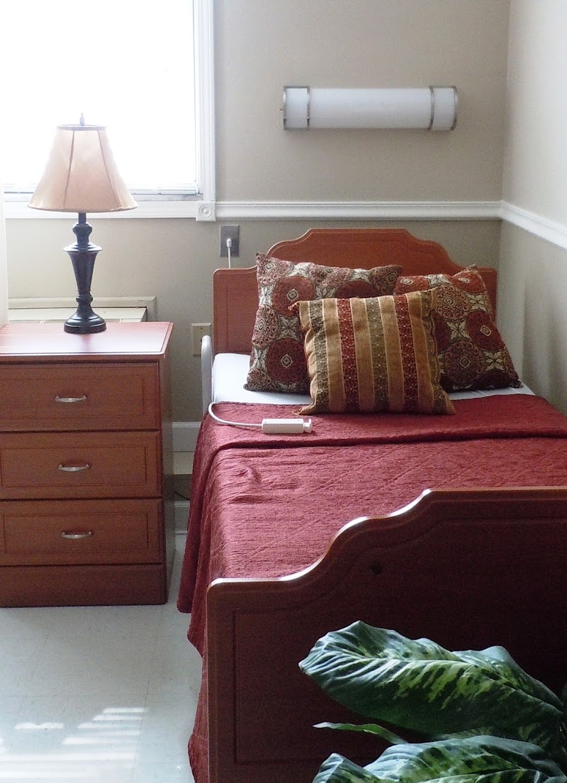 HICKORY CREEK AT COLUMBUS nursing home in COLUMBUS, IN - Photo 5 of 6