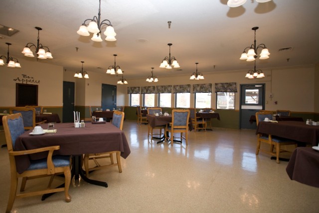 ROLLING HILLS HEALTHCARE CENTER nursing home in NEW ALBANY, IN - Photo 2 of 5