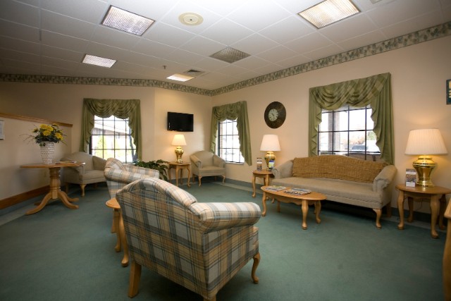 ROLLING HILLS HEALTHCARE CENTER nursing home in NEW ALBANY, IN - Photo 3 of 5