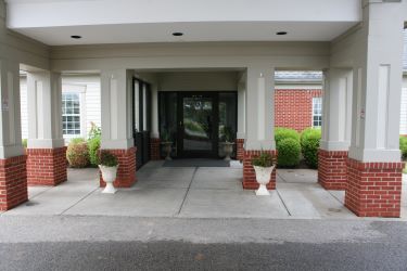 CHARLESTOWN PLACE AT NEW ALBANY nursing home in NEW ALBANY, IN - Photo 2 of 5