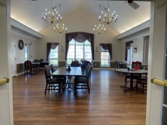 CHARLESTOWN PLACE AT NEW ALBANY nursing home in NEW ALBANY, IN - Photo 4 of 5