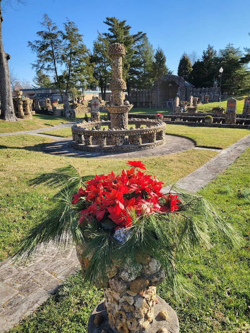 CATHEDRAL HEALTH CARE CENTER nursing home in JASPER, IN - Photo 4 of 5