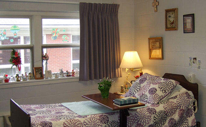 MAPLE MANOR CHRISTIAN HOME INC nursing home in SELLERSBURG, IN - Photo 5 of 9