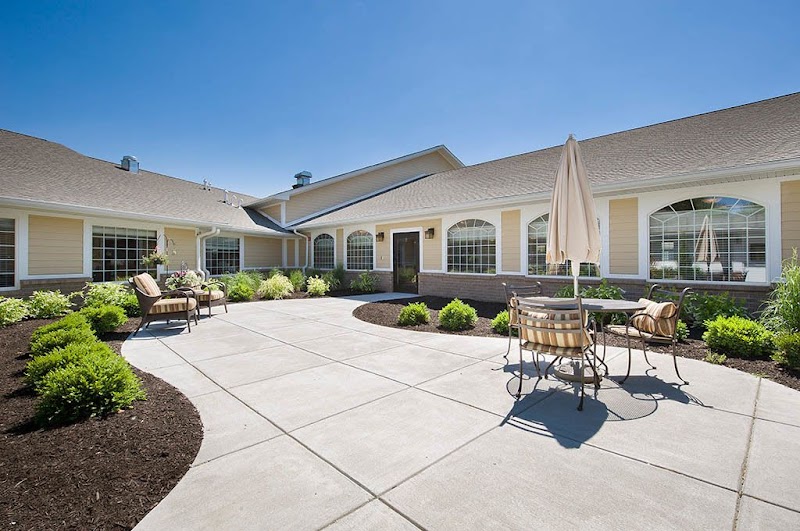 HAMILTON POINTE HEALTH AND REHAB nursing home in NEWBURGH, IN - Photo 2 of 5