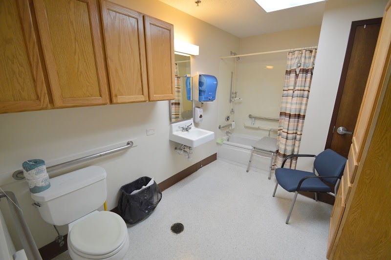 Ravenwood Specialty Care nursing home in WATERLOO, IA - Photo 4 of 5