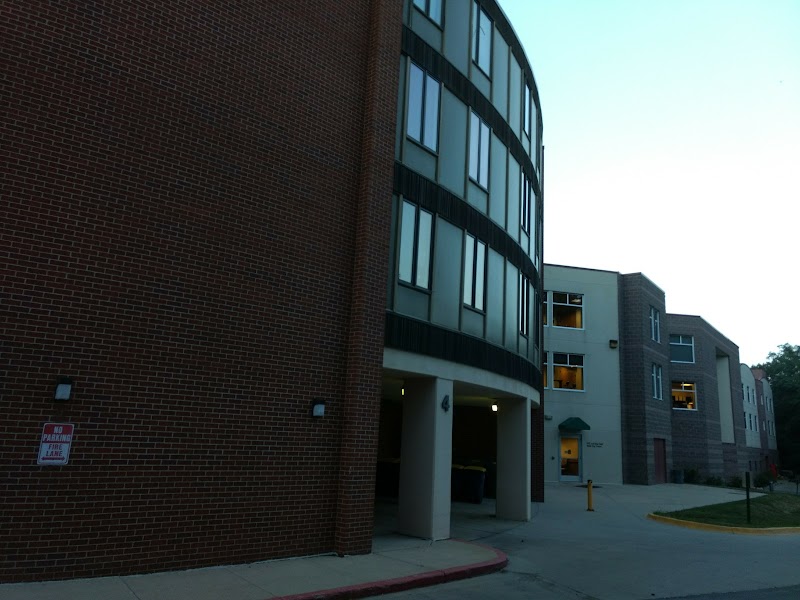 Wesley on Grand nursing home in DES MOINES, IA - Photo 3 of 10