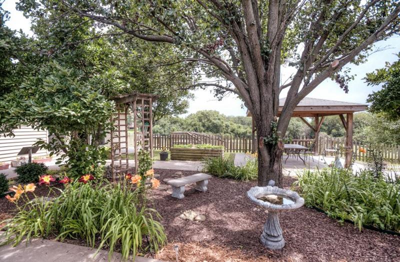 LOUISBURG HEALTHCARE & REHAB CENTER nursing home in LOUISBURG, KS - Photo 4 of 5