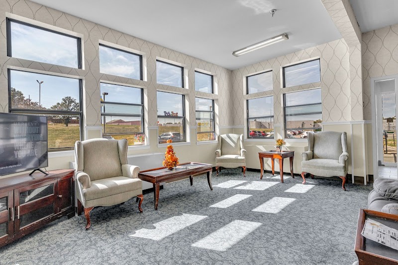 PLAZA WEST HEALTHCARE AND REHAB nursing home in TOPEKA, KS - Photo 4 of 5