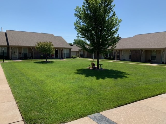 GOOD SAMARITAN SOCIETY - HUTCHINSON VILLAGE nursing home in HUTCHINSON, KS - Photo 2 of 5