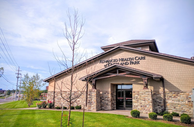 ADVANCED HEALTH CARE OF OVERLAND PARK nursing home in OVERLAND PARK, KS - Photo 3 of 10