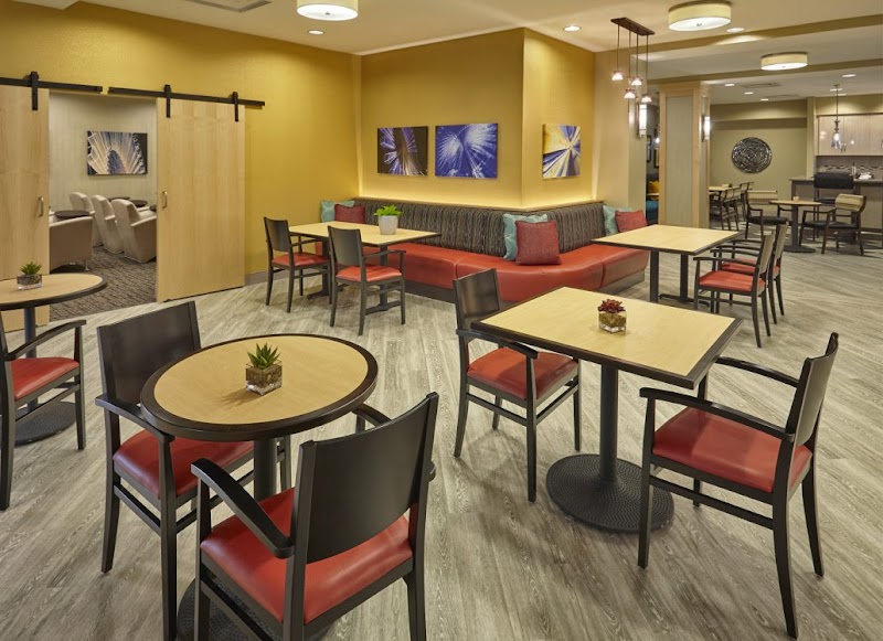 THE HEALTHCARE RESORT OF KANSAS CITY nursing home in KANSAS CITY, KS - Photo 3 of 5