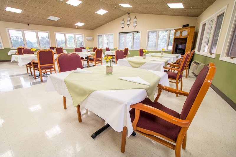 SIGNATURE HEALTHCARE AT SUMMIT MANOR REHAB & WELLN nursing home in COLUMBIA, KY - Photo 2 of 10