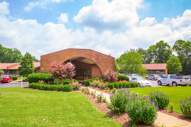 Signature Healthcare at Jefferson Manor Rehab & We nursing home in Louisville, KY - Photo 2 of 10